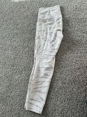 Athleta light gray / pale lavender activewear top